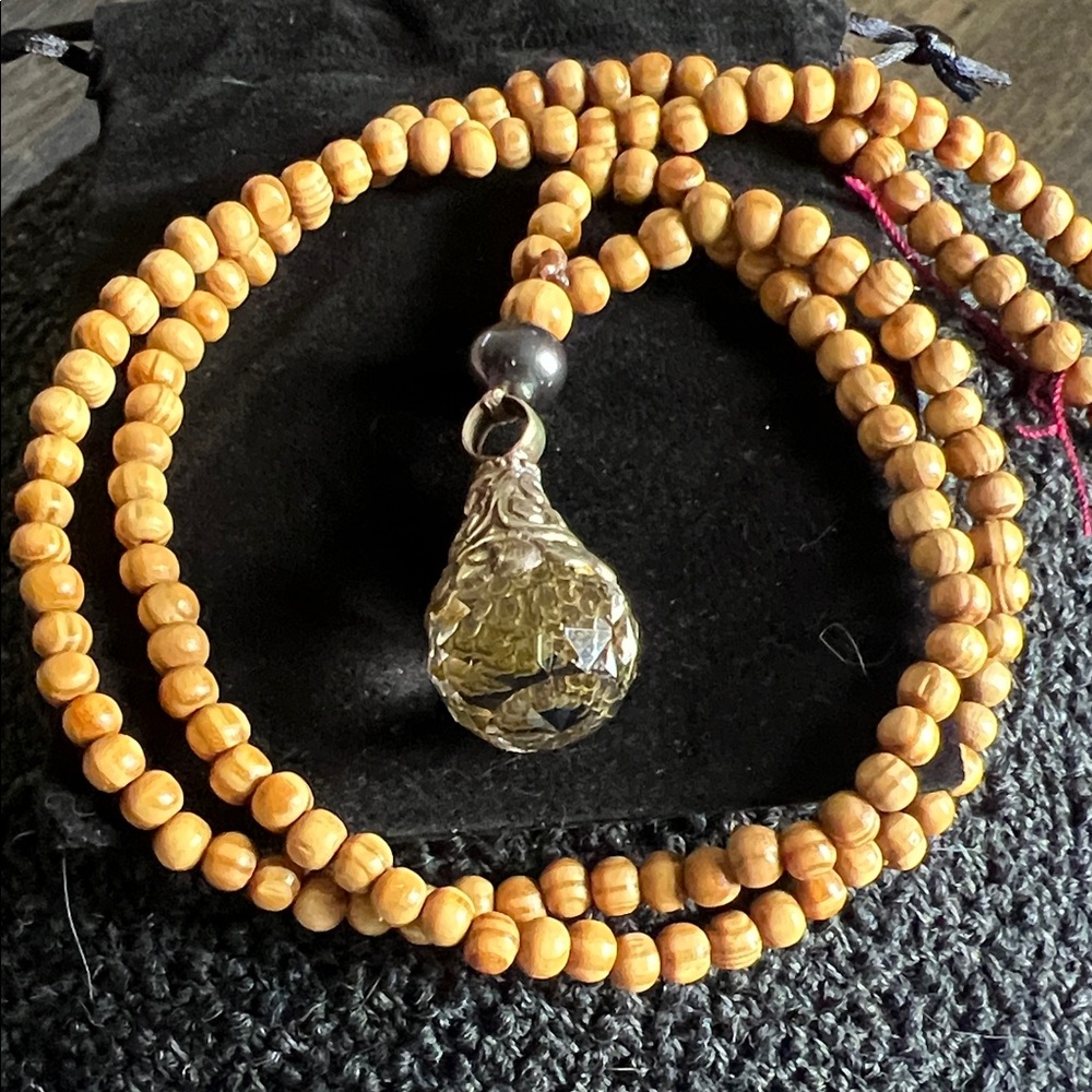 Elegant Beaded Necklace with crystal Pendant